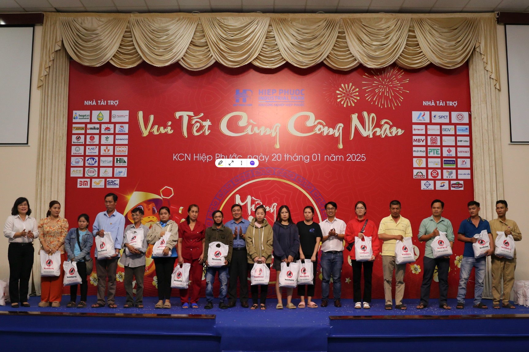 Workers in Difficult Circumstances at Hiep Phuoc Industrial Park Receive Tet Gifts