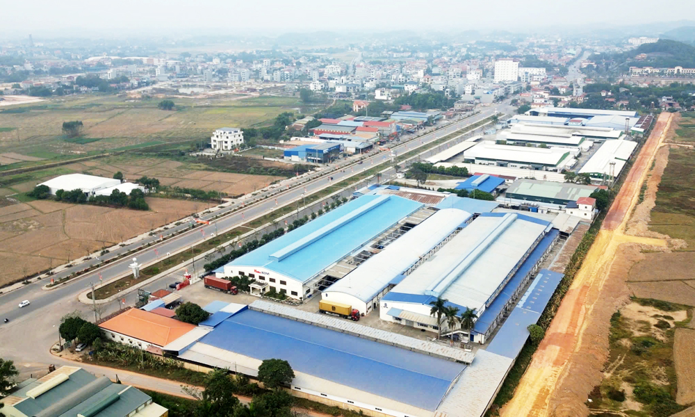 Dong Dinh Industrial Cluster, located in Cao Thuong Town, attracts numerous investors.