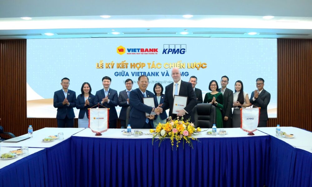 VietBank signs MoU with KPMG