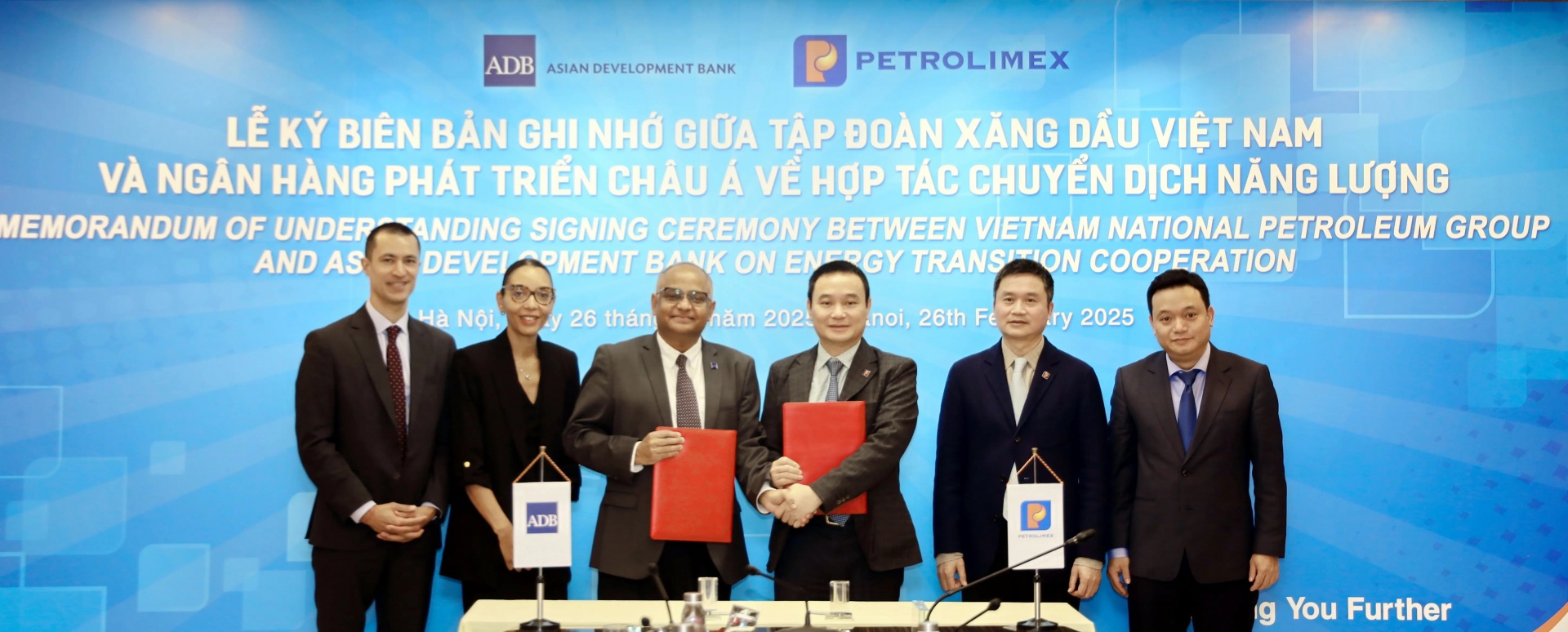 Petrolimex and ADB shake hands on energy transition