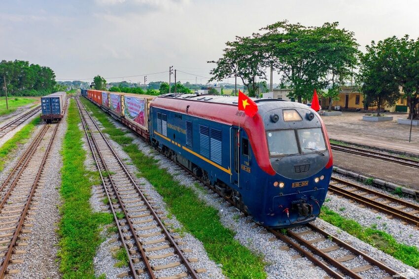 National Assembly discusses Lao Cai-Hanoi-Haiphong railway project