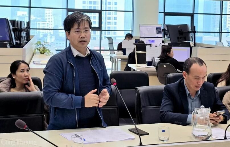 Mai Van Khiem, head of the National Center for Hydro-Meteorological Forecasting, speaks at a conference on January 21, 2025. Photo courtesy of Cong Thuong (Industry & Trade) newspaper.