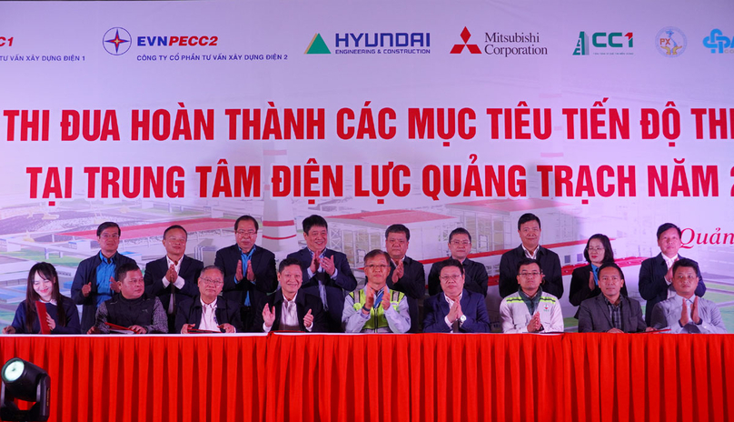 Participants sign an agreement to push the progress of Quang Trach Power Center project in Quang Binh province, central Vietnam, February 8, 2025. Photo courtesy of Quang Binh news portal.