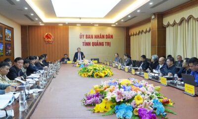 Quang Tri province's acting Chairman Ha Sy Dong (standing) at a meeting with T&T Group and CPG Corporation in Quang Tri province, central Vietnam, January 14, 2025. Photo courtesy of Quang Tri newspaper.