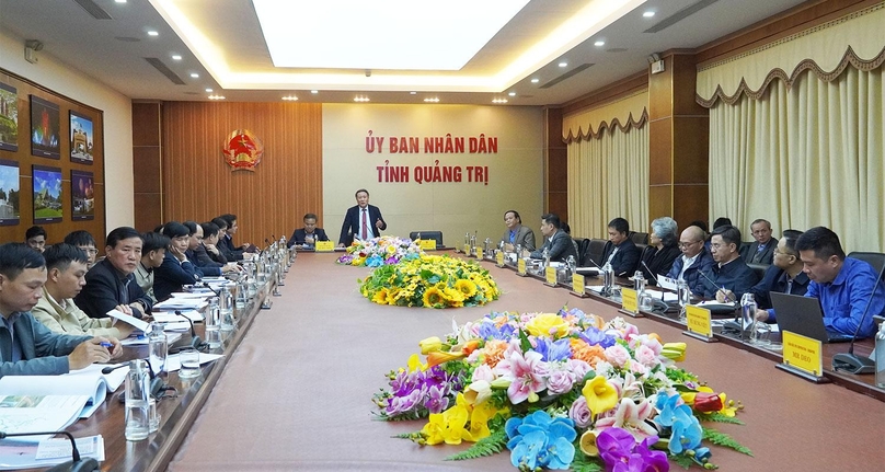 Quang Tri province's acting Chairman Ha Sy Dong (standing) at a meeting with T&T Group and CPG Corporation in Quang Tri province, central Vietnam, January 14, 2025. Photo courtesy of Quang Tri newspaper.