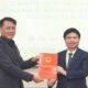 Ha Nam Chairman Truong Quoc Huy (right) grants an investment registration certificate to Red Board in the province, northern Vietnam, February 13, 2025. Photo courtesy of Ha Nam TV.