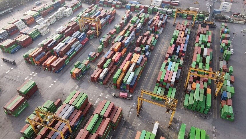 Shipping firms hesitant to devise 2025 plans amid uncertainties