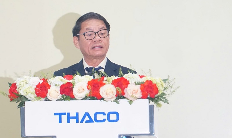 Mr. Trần Bá Dương delivers a speech at the 2025 New Year kickoff event.