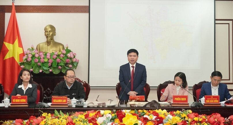 Ha Nam Chairman Truong Quoc Huy (standing) at a meeting with VSIP in Ha Nam province, northern Vietnam, February 18, 2025. Photo courtesy of Ha Nam newspaper.