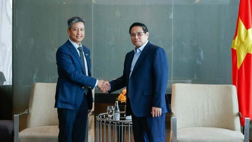 Prime Minister Pham Minh Chinh (right) receives Long Son Petrochemicals' general director Kulachet Dharachandra in Ba Ria-Vung Tau province on March 20, 2025. Photo courtesy of the government's news portal.