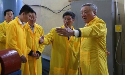 Deputy Prime Minister Nguyen Hoa Binh (right) works with the Dalat Nuclear Research Institute in Lam Dong province, Vietnam's Central Highlands, March 2, 2025. Photo courtesy of the government's news portal.