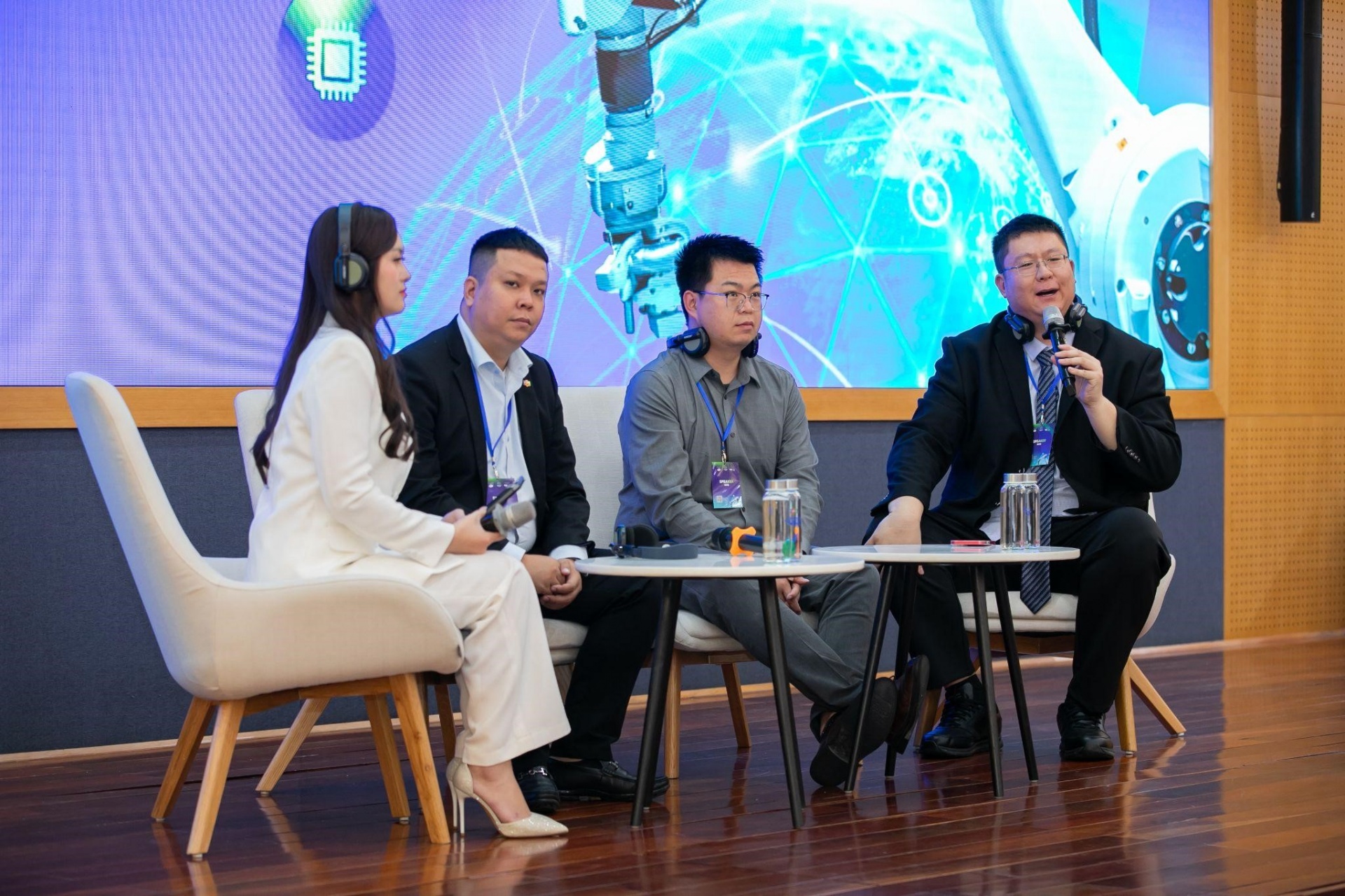 Vietnam 'stands ready' to exploit global supply chain shift