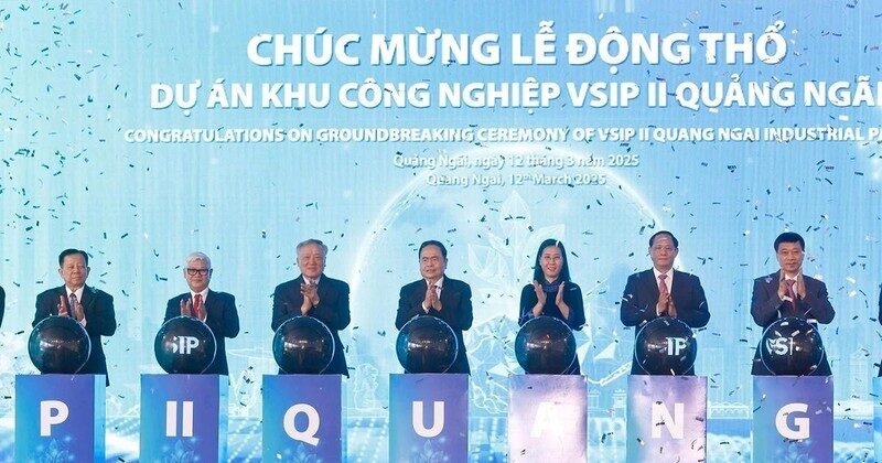 At the groundbreaking ceremony for the Vietnam – Singapore Industrial Park II (VSIP II) Quang Ngai infrastructure development project in Binh Son district on March 12. (Photo: VNA)