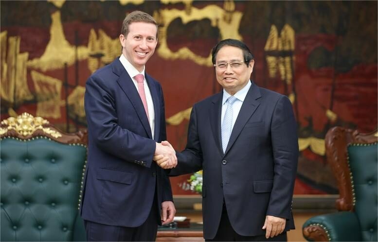 Prime Minister Pham Minh Chinh receives Jefferey Perlman, CEO of Warburg Pincus Group and chairman of the US-ASEAN Business Council (USABC), in Hanoi, April 18, 2025. Photo courtesy of the government's news portal.