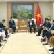 Vietnam's Deputy Prime Minister Nguyen Chi Dung (right) receives Jilei Hou, senior vice president of engineering at Qualcomm Technologies, in Hanoi, April 16, 2025. Photo courtesy of the government's news portal.