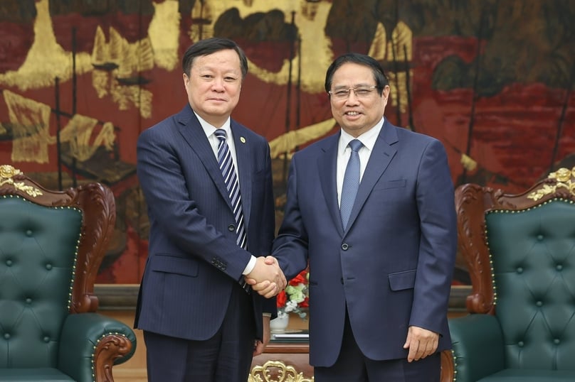 Prime Minister Pham Minh Chinh receives He Dongfeng, chairman of Commercial Aircraft Corporation of China, Ltd. (Comac) in Hanoi, April 14, 2025.